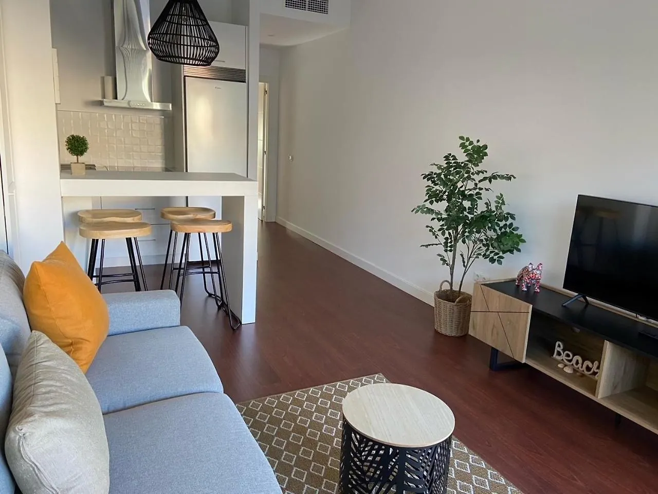 One Bedroom Flat In The Centre Of トレモリノス